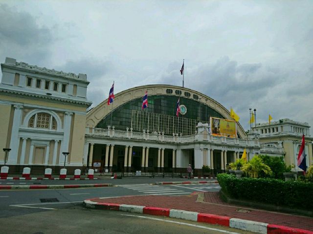 ขึ้นรถไฟฟ้าmrt..ไปชมหัวรถจักร