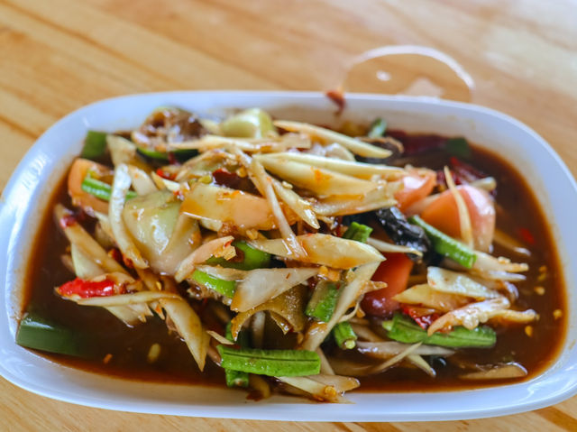 ร้านอร่อย “แซบเคียงสวน” 🍽️ สุพรรณบุรี