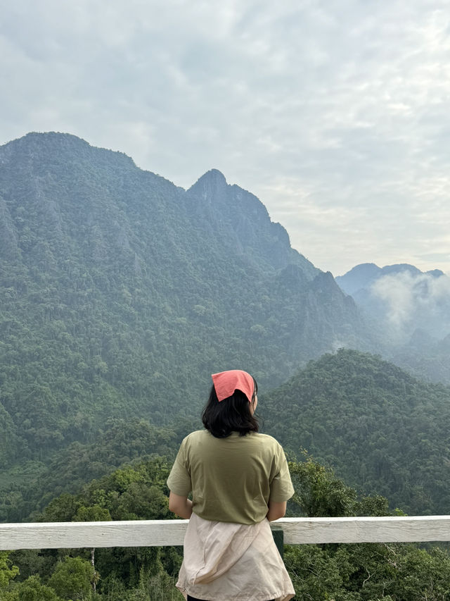 ผาหนามไซ | วังเวียง ⛰️🌤️🌳🇱🇦