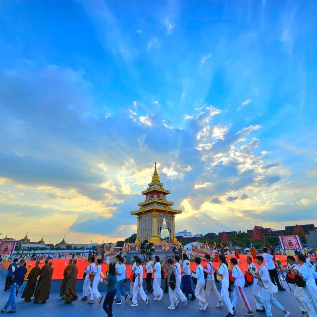 ไหว้พระธาตุเขี้ยวแก้ว