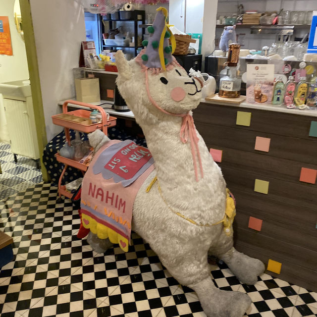 可愛すぎる！フラミンゴドーナツ🦩