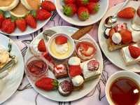 Strawberry sweets buffet🍓