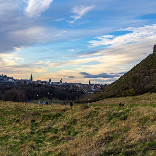 Chasing the Sunset: My Enchanting Hike to Arthur’s Seat in Edinburgh