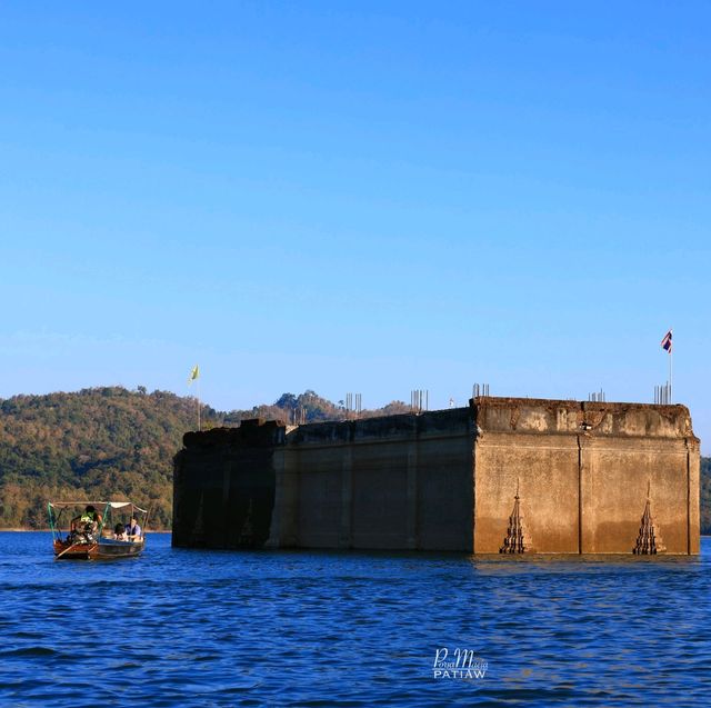 ล่องเรือชมวัดใต้บาดาล สังขละบุรี