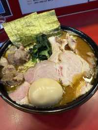 行列の出来る人気店 本格家系ラーメン 谷瀬家 【東京・新橋】