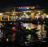 Stroll around the HoiAn ancient town and street shopping 