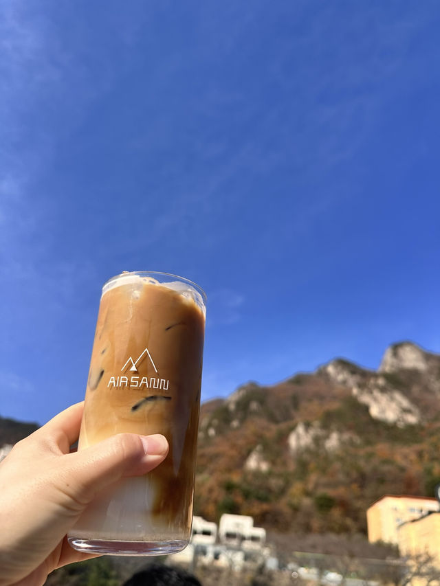 계룡산을 바라보며 커피마시기 좋은 대형카페