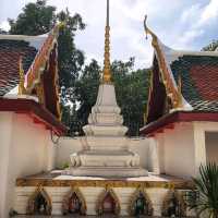 สักการะหลวงพ่อโพธิ์ พระพุทธรูปศิลาสมัยสุโขทัย