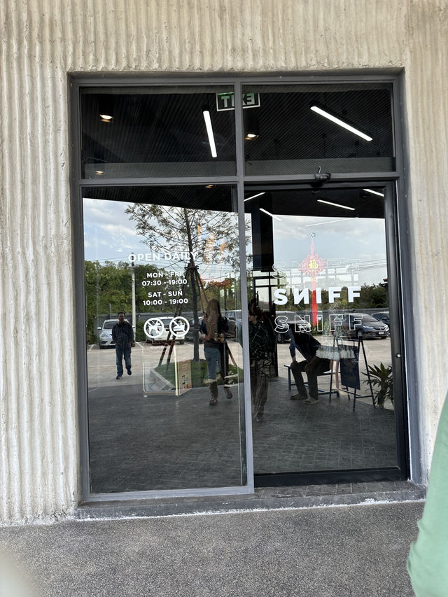 Sniff Roastery ร้านกาแฟสกลนคร