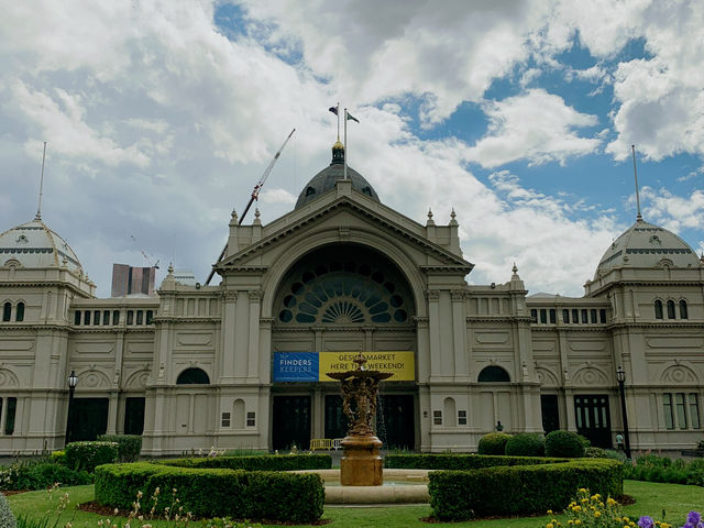 Strolling Through Carlton Gardens: A Blend of Culture and Charm