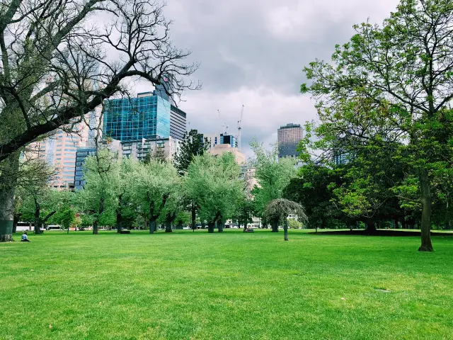 Strolling Through Carlton Gardens: A Blend of Culture and Charm