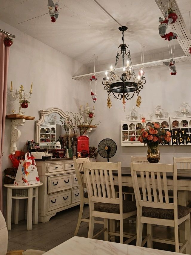 The Perfect Spot for a Solo Café Date