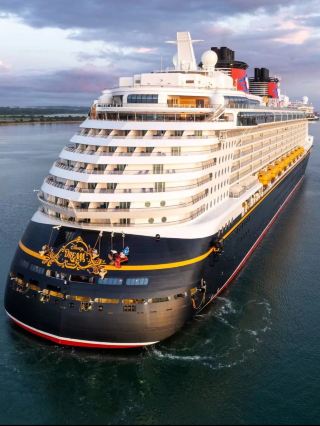 ✨🚢 Magical Voyages with Disney Cruise Line – The Ultimate Family Cruise Experience! 🏰⚓