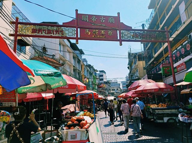 泰國曼谷古跡皇家寺廟華人文化古廟金佛寺唐人街一日遊行程，高大雄偉金塔，適合拍照📸打卡祈福