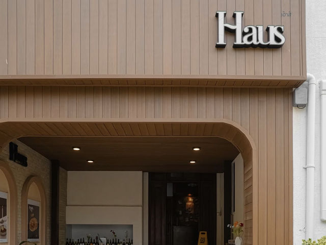 HAUS cafe & bar