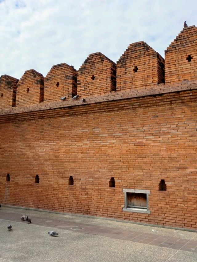 【チェンマイ】ゴールドの装飾が美しいお寺 Wat Phan On