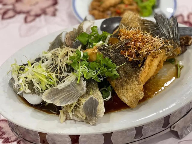 Superb quality Chinese seafood frequented by both locals and tourists