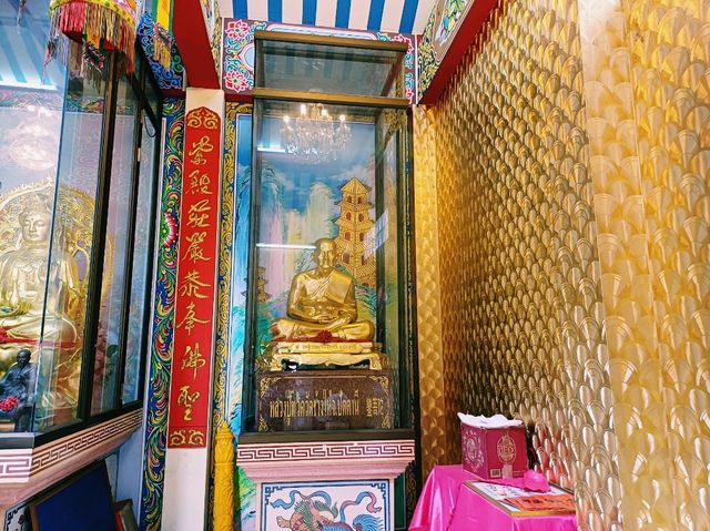 泰國曼谷市中心湄南河畔著名華人文化古跡寺廟景點：Wat Amon Khiri，祈福非常靈驗，適合打卡拍照📸祈福冥想