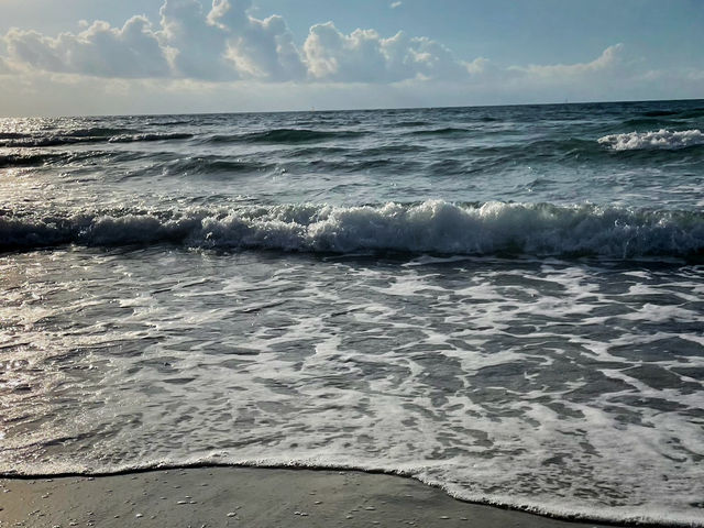 พระอาทิตย์ขึ้นที่หาดเฉวง 🌥️