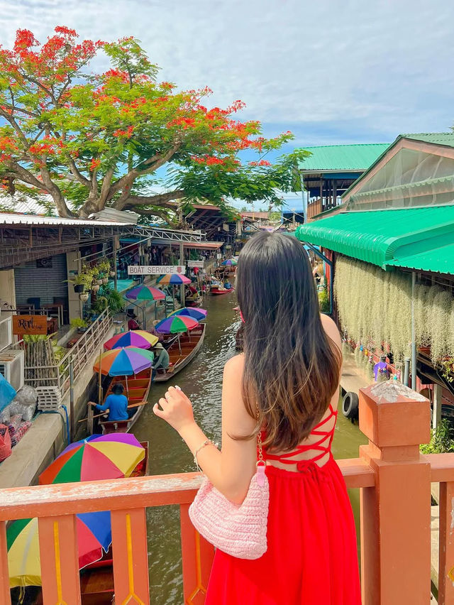 물 위에서 하는 쇼핑🛍 담넌사두억 시장