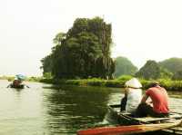 ล่องเรือกลางหุบเขา สัมผัสเสน่ห์ธรรมชาติที่ Tam Coc