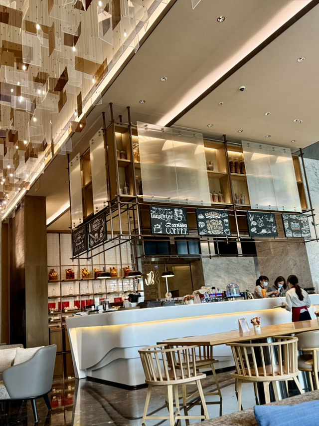 高雄萬豪酒店大堂咖啡廳的草莓套餐下午茶.色香味俱全.美味可口值得推薦大家