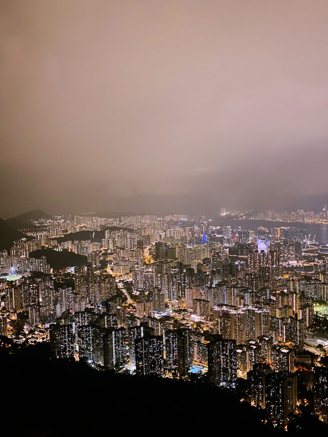 獅子山的日與夜，看不膩的百萬夜景🌃