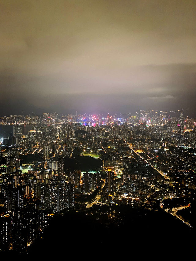 獅子山的日與夜，看不膩的百萬夜景🌃