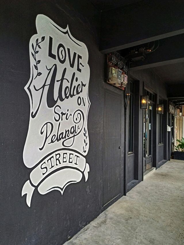 "Urban Chic Escape: Atelier Hotel JB’s Stylish King Retreat"
