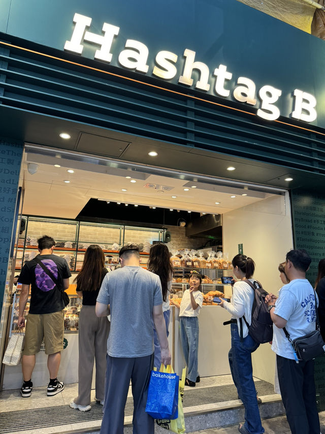 今次就試咗呢個紫米燕麥千層撻，撻皮輕盈酥脆，內裡紫米與燕麥混合，帶有淡淡甜味，令人感受到健康與美味完美結合👍🏻紫米香與燕麥口感交織一起，令整個撻口感更加豐富🥧