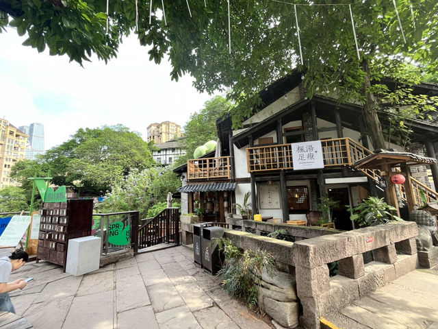 Wandering Through Longmenhao & Xiahaoli — Hidden Charm by the Yangtze