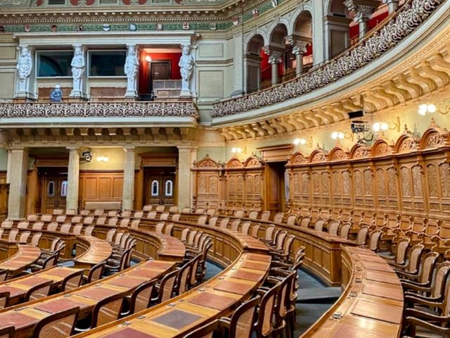 聯邦宮 Bundeshaus，參觀瑞士聯邦政府與議會所在。