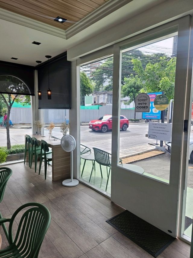 O's coffee คาเฟ่ สี เขียว ขวัญใจ ชาวทาวน์อินทาวน์