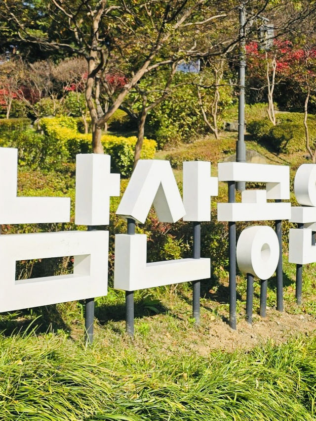 A Stroll Through Gyeongnidan-gil: A Look Back and Forward