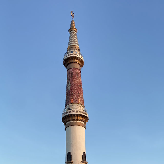 Springtime Serenity: Discovering the Grand Mosque of West Sumatra