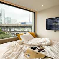 Yello Rooms Hotel ที่พักวิวรถไฟฟ้าสุดปัง