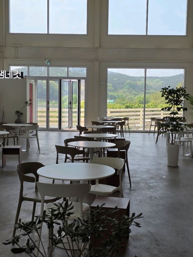 온 가족이 웃음 짓는 달콤한 공간