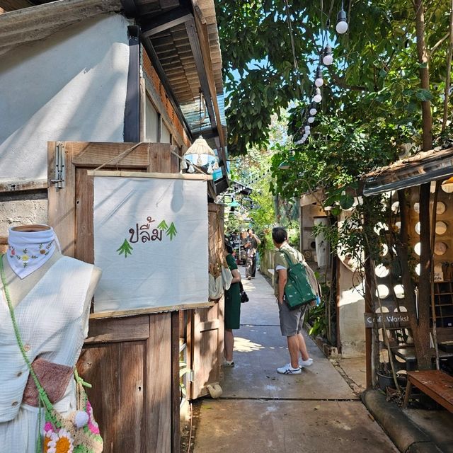 🕶บ้านข้างวัด เชียงใหม่ | ชุมชนอาร์ทๆ ของคนชิคๆ👓