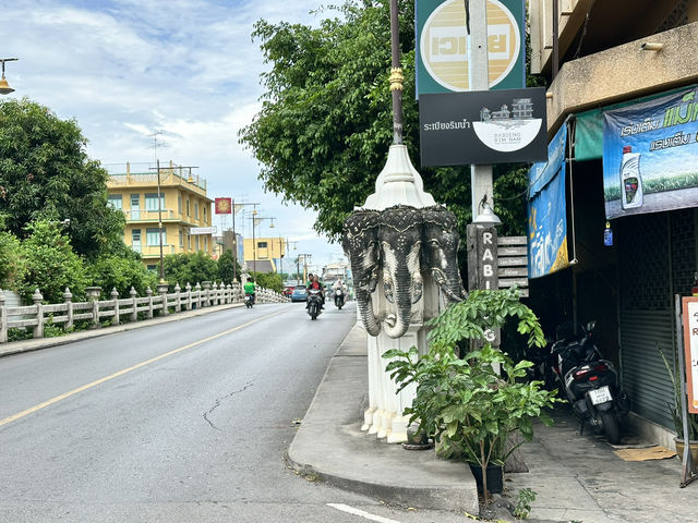 ระเบียงริมน้ำ เพชรบุรี