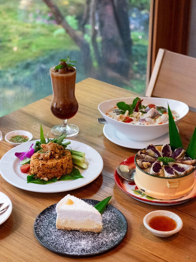 ชมคาเฟ่ เชียงใหม่  (CHOM CAFE AND RESTAURANT)