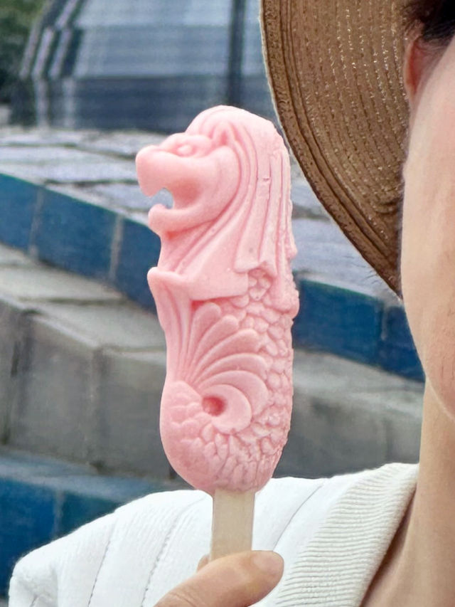 When in Singapore… Say Hi to the Spitting Lion