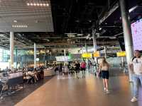 【スキポール空港 & I amsterdam｜旅の始まりを彩る玄関口とシンボル】