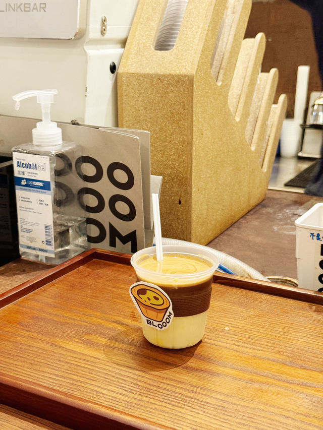 마카오 야경을 즐기며 에그 타르트 라떼를 먹어 보세요💛