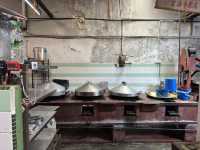 Moh Teng Pheow Nyonya Koay: A Nostalgic Kuih Haven Where Tradition Tastes Sweet! 🍡🏮