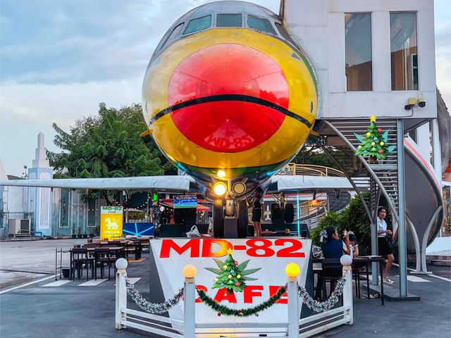 ✈️飛行機の中でカフェタイム？！本物の旅客機で非日常体験☕🛬 #MD82カフェ #バンコクカフェ巡り #機内カフェ #