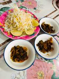 แนะนำร้านเด็ด เส้นดอยตุงสายเก่า “ข้าวซอยป้าหรอย”