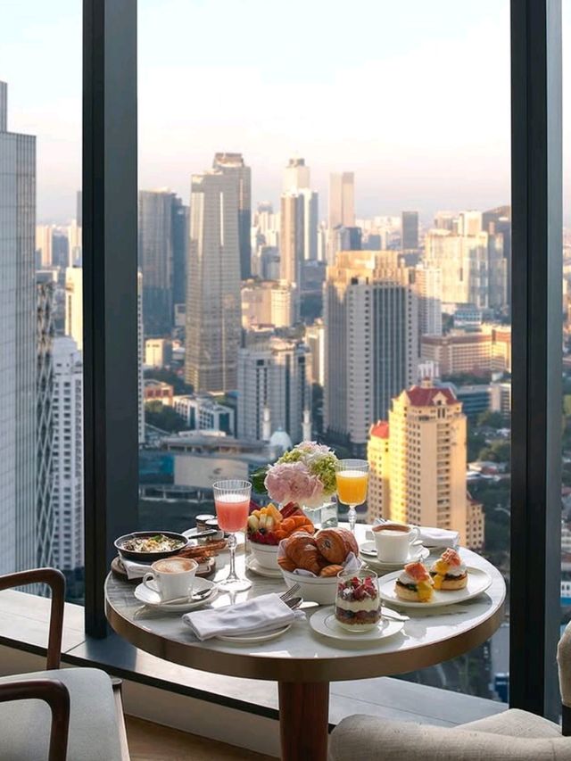 🇮🇩✨ Jakarta Luxe: Sky-High Glamour at The Langham! 🌆🥂