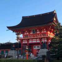 朱色の鳥居に包まれた心の旅