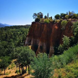 🏜️✨ Weekend in Roussillon: Hiking the Ochre Trails of Provence