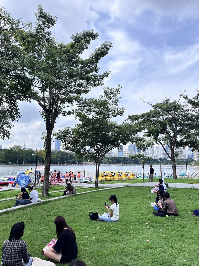 🌳☀️ สวนเบญจกิติ — กลางกรุงแต่เหมือนอยู่กลางป่า!
